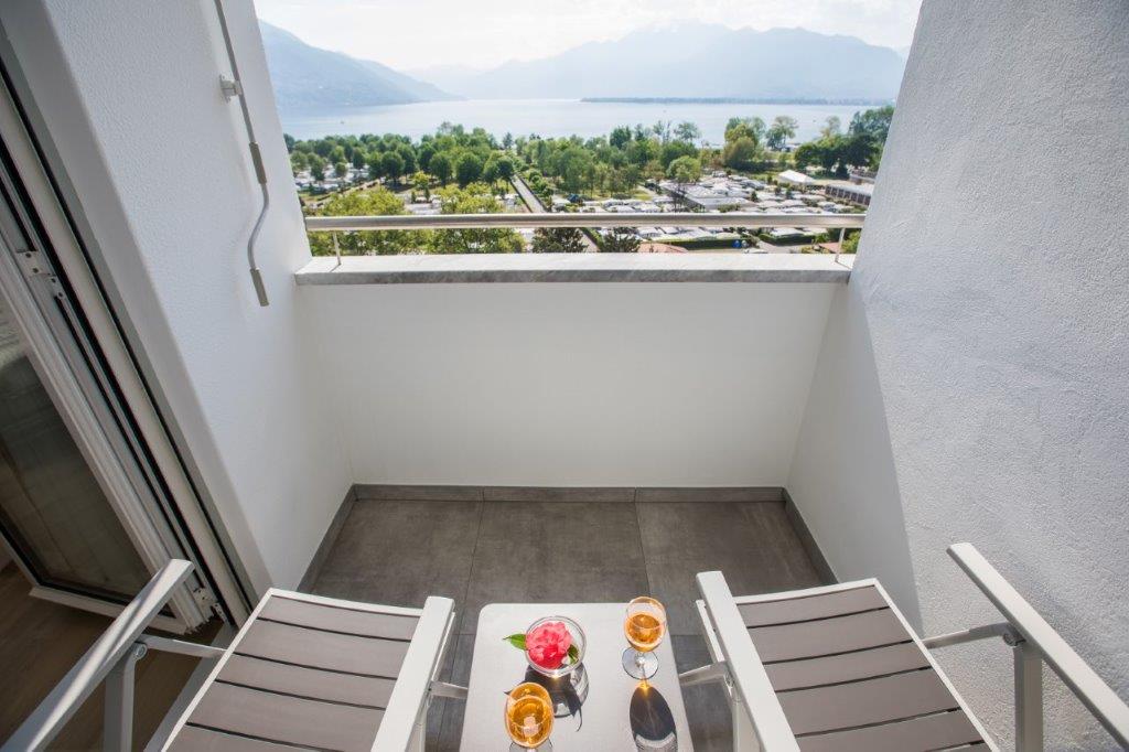 Balcony Deluxe view Lago Maggiore