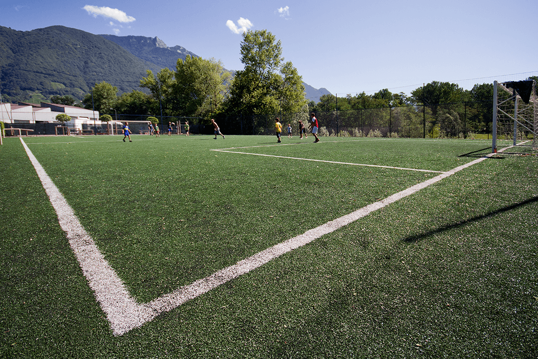 Kunstrasen-Fussballplatz